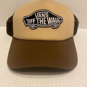 Vans Two-Tone Trucker Cap in Tan and Brown